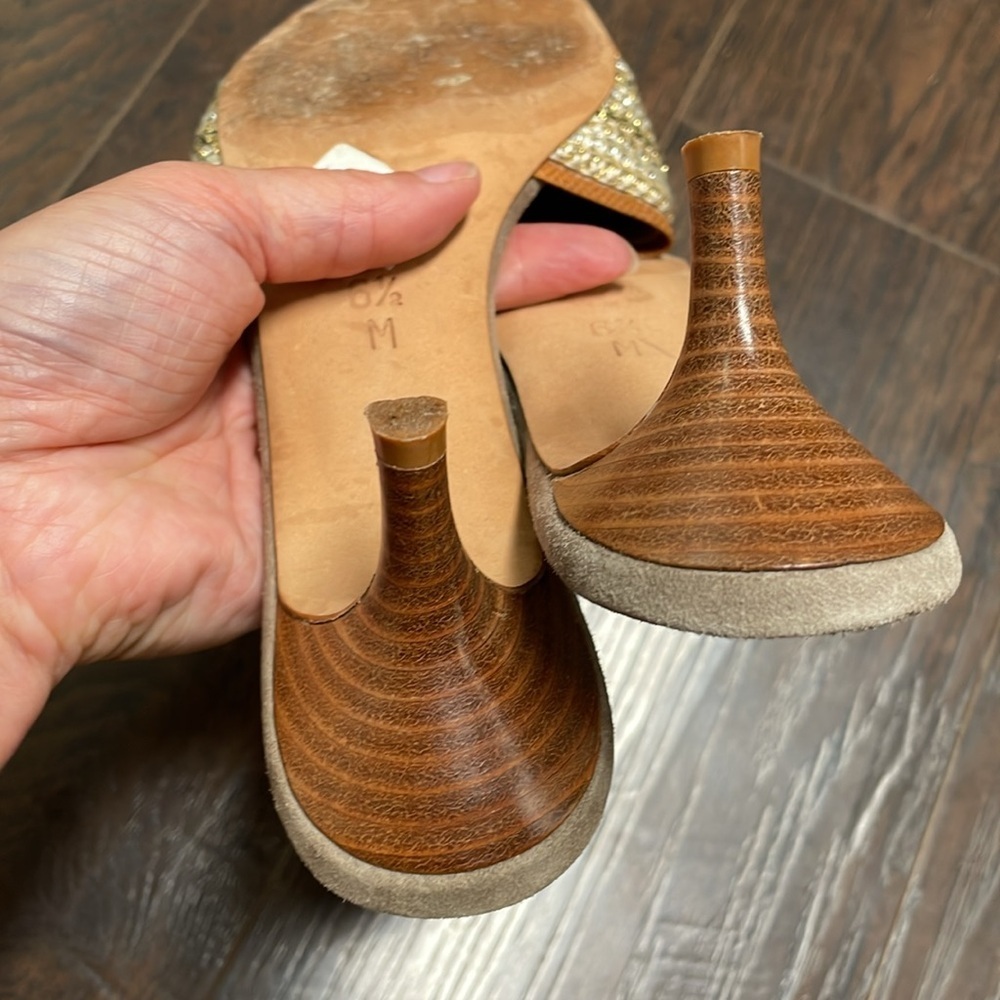 Eric Javits Tan and Gold Woven Slide Sandals - Picture 9 of 12